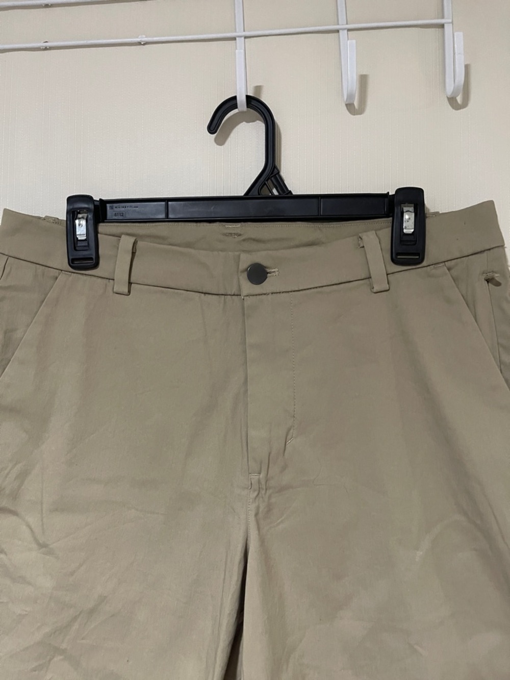 NWOT lululemon athletica Men's Flat-Front Chino Shorts in Khaki Size 31 - Picture 4 of 12